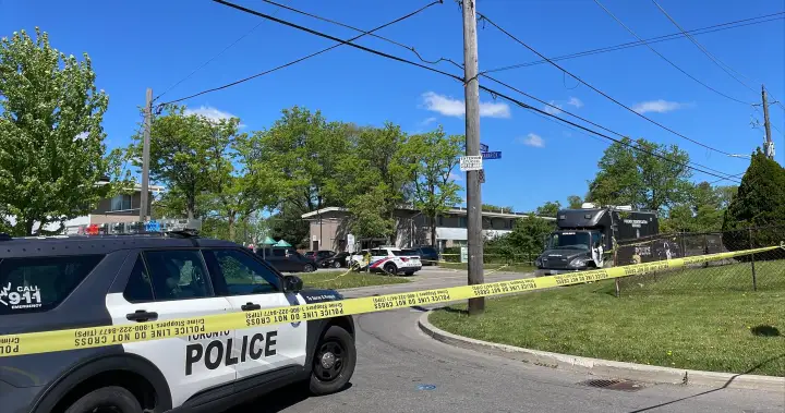 Toronto police seek suspects after 27-year-old fatally shot ‘steps from home’