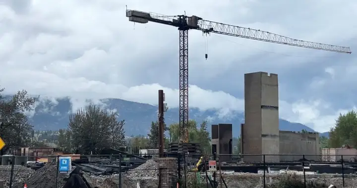 Penticton residents displaced due to safety risk from compromised crane following fire – Okanagan