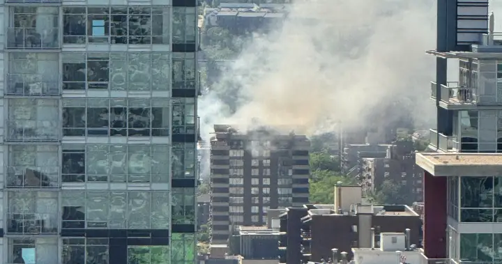 Dozens of people flee fire in downtown Calgary high-rise – Calgary