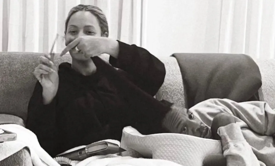 Beyonce Combs Out Jay-Z’s Locs Into an Afro for His Philadelphia Concert in New Viral CECRED Video