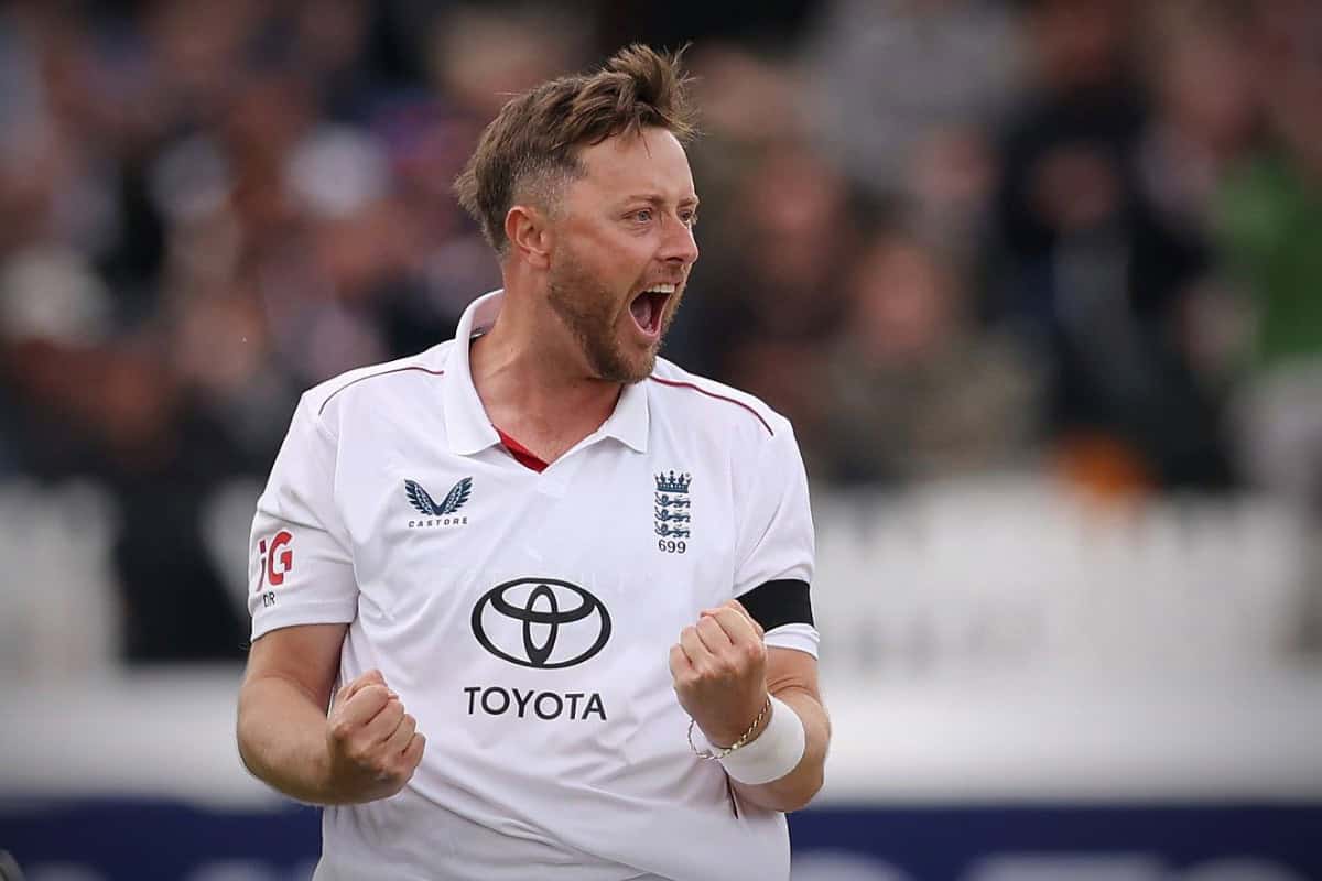 ENG vs NZ 2026: Ollie Robinson’s Triple-Wicket Maiden Rocks New Zealand at Lord’s