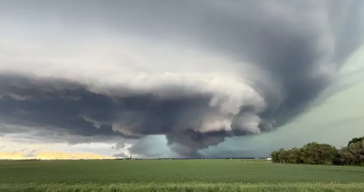 Manitoba Hydro warns of widespread power outages after hail, heavy rain hit province in another massive storm – Winnipeg
