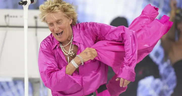 Rod Stewart uses oxygen tank on stage, says he nearly fainted – National
