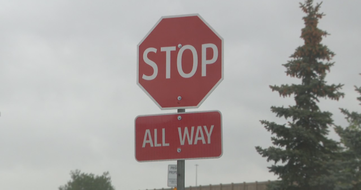 New 4-way stop removed after causing traffic nightmare in Maple Crest neighbourhood – Edmonton