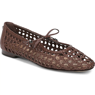 Coffee Break: Marcie Flat – Corporette.com
